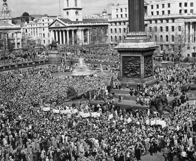 base of Nelson's column, crowds of people
